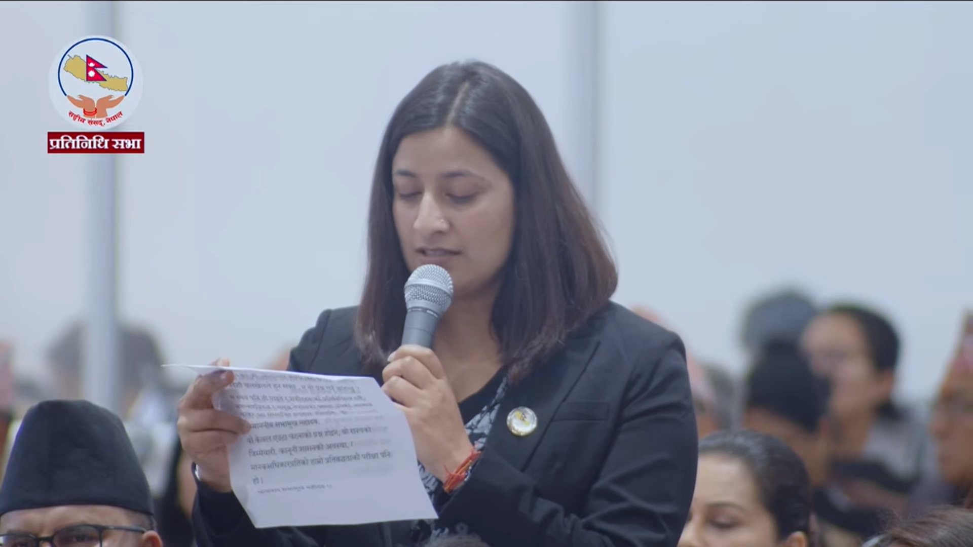 सांसद आकृतिको प्रश्न : विद्यालय पोसाकमै प्रदर्शनमा उत्रिएका युवामाथि गोली प्रहार गर्ने आदेश कुन राष्ट्रको कानुनले दिन्छ ?