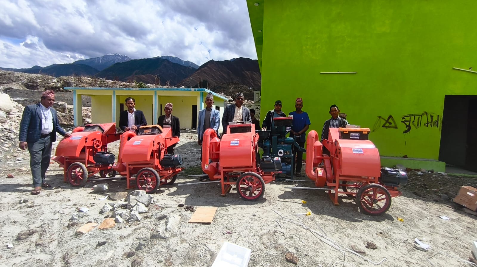 बाजुराको हिमालीमा कृषकलाई आधुनिक मिल वितरण