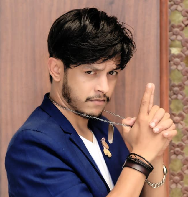 हाँस्य कलाकार बले पक्राउ