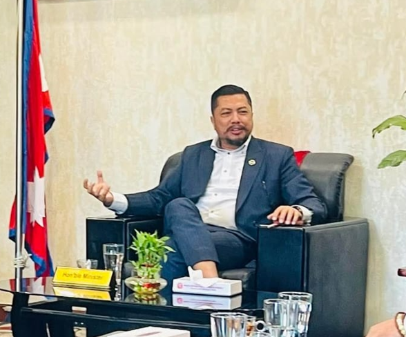 सामान्यको निर्देशनः सरुवा आएका कर्मचारीलाई हाजिर गराऊ, गएकालाई रमाना देऊ