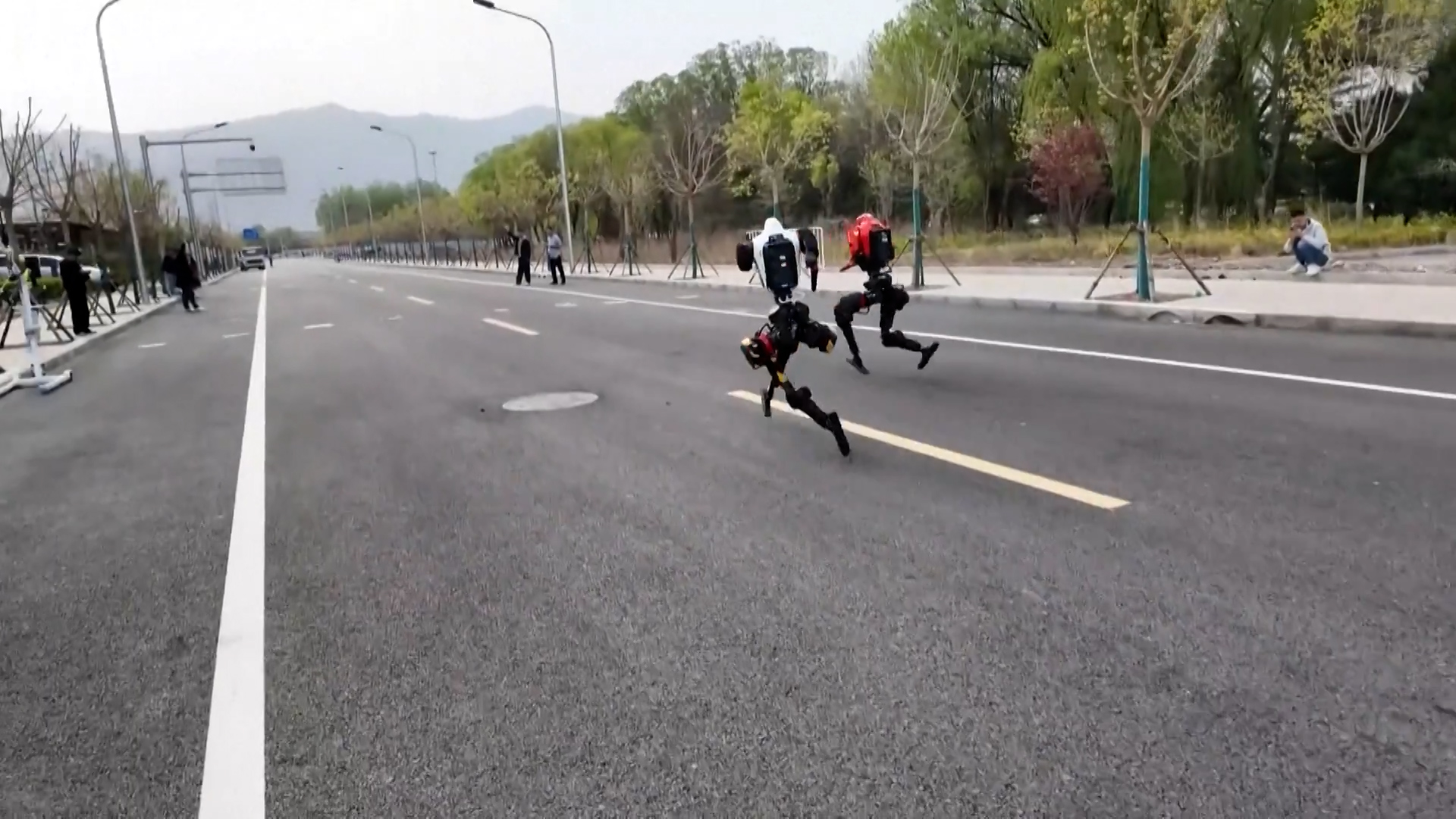 बेइजिङ हाफ म्याराथनमा अनर कम्पनीको रोबोटले जित्यो उपाधि