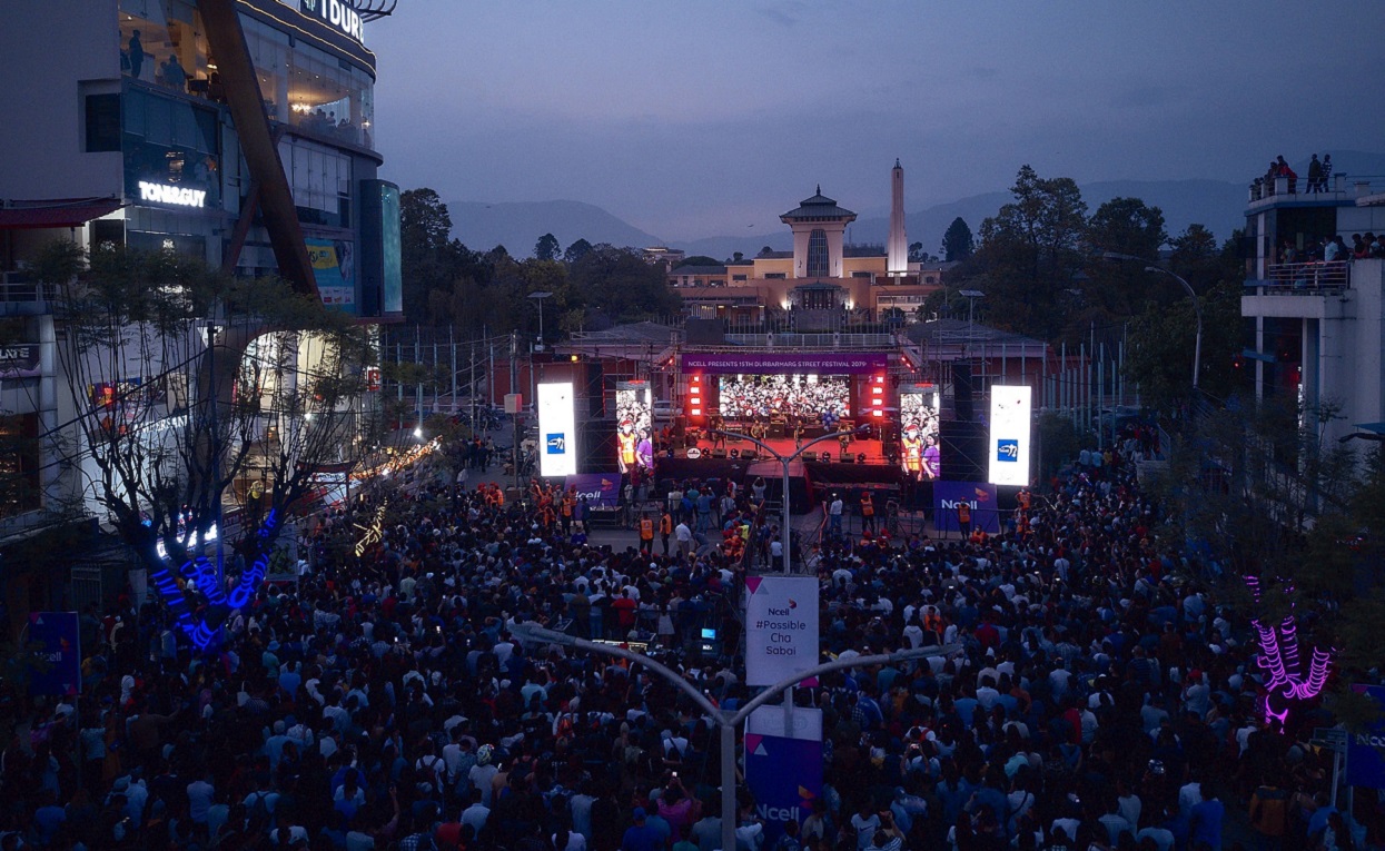 गीत बज्छ स्रष्टा हराउँछन्