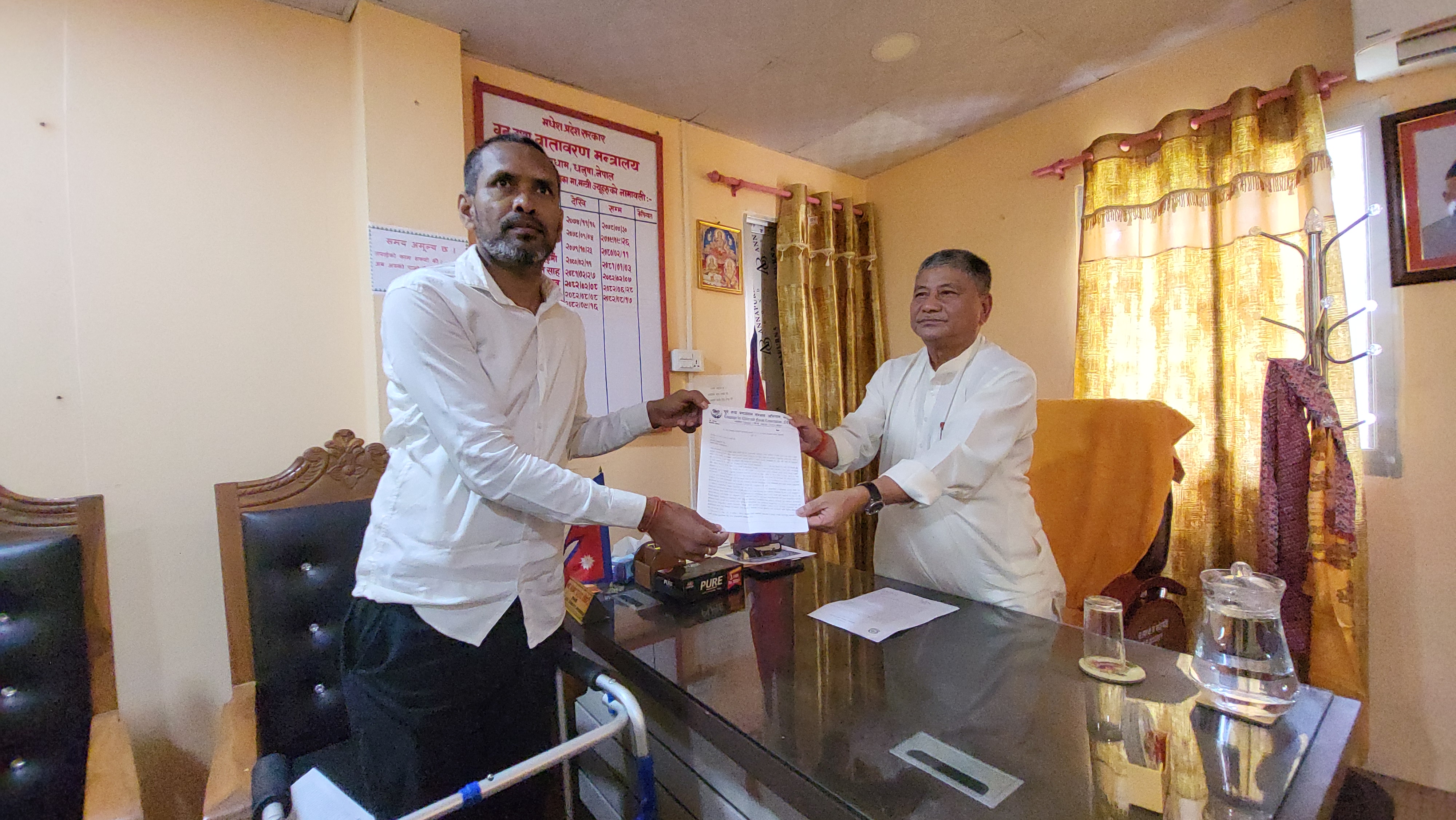  ‘डिएफओ’विरुद्ध छानबिन गरी कारवाहीको माग गर्दै प्रदेश सरकारमा उजुरी