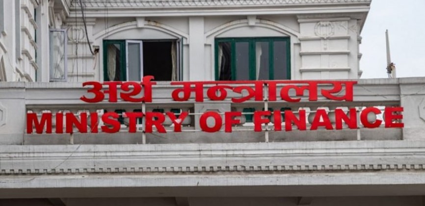 राजश्व चुहावट नियन्त्रणमा  अर्थमन्त्रीको एक्सन, उच्चस्तरीय छलफल आयोजना गर्दै