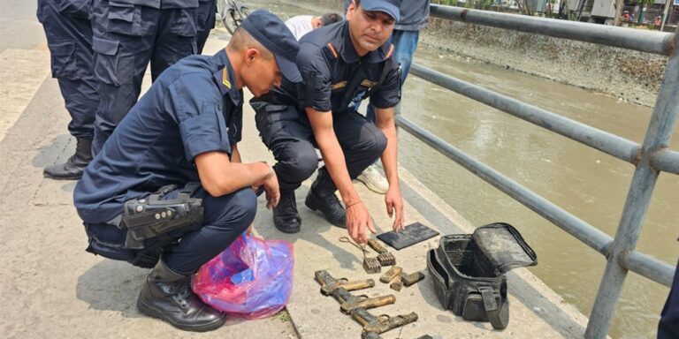 विष्णुमती किनारबाट चार पेस्तोल र ५८ राउन्ड गोली बरामद