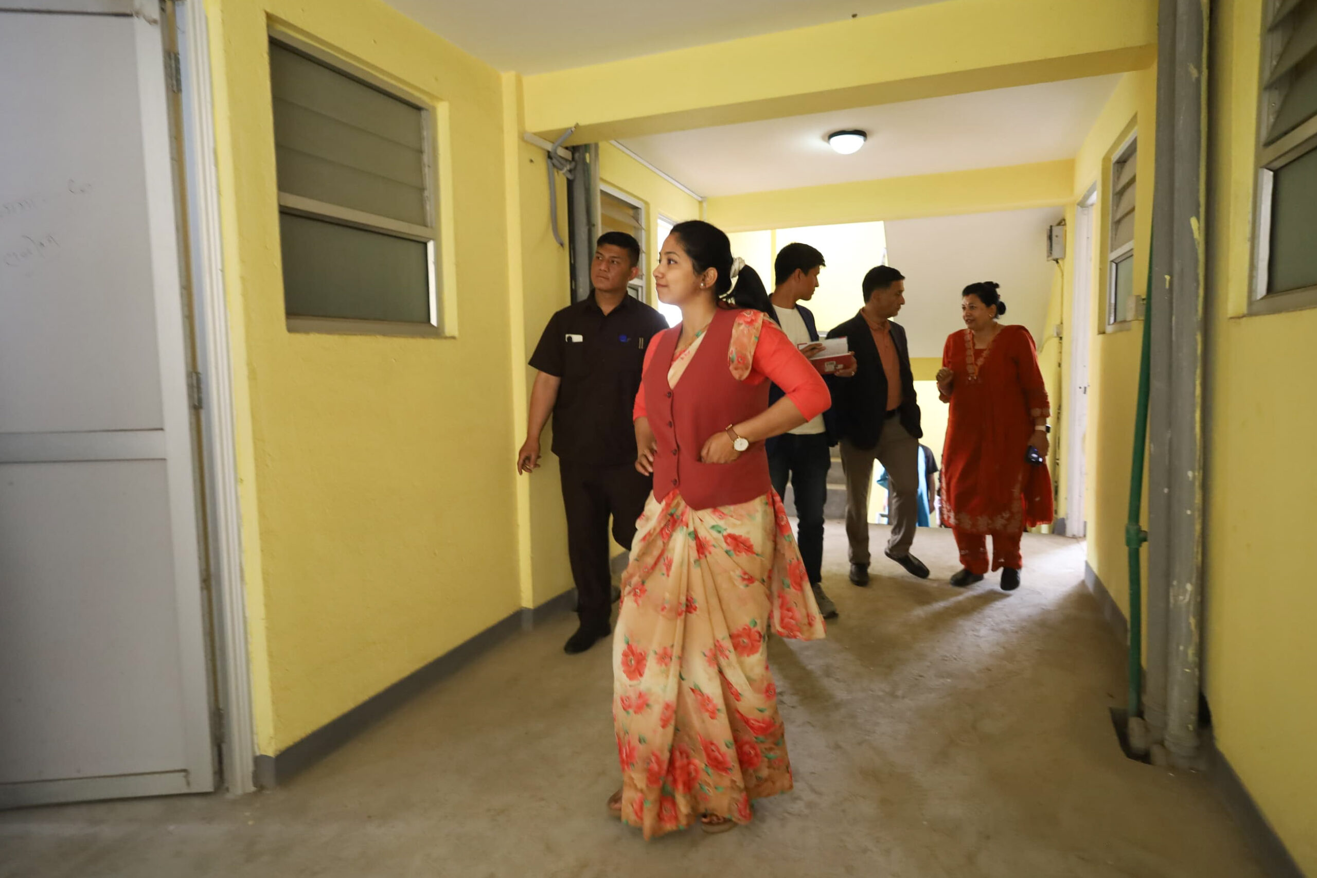 कार्यवाहक मेयरले गरिन् सुकुम्बासीलाई बनाइएको भवन अवलोकन