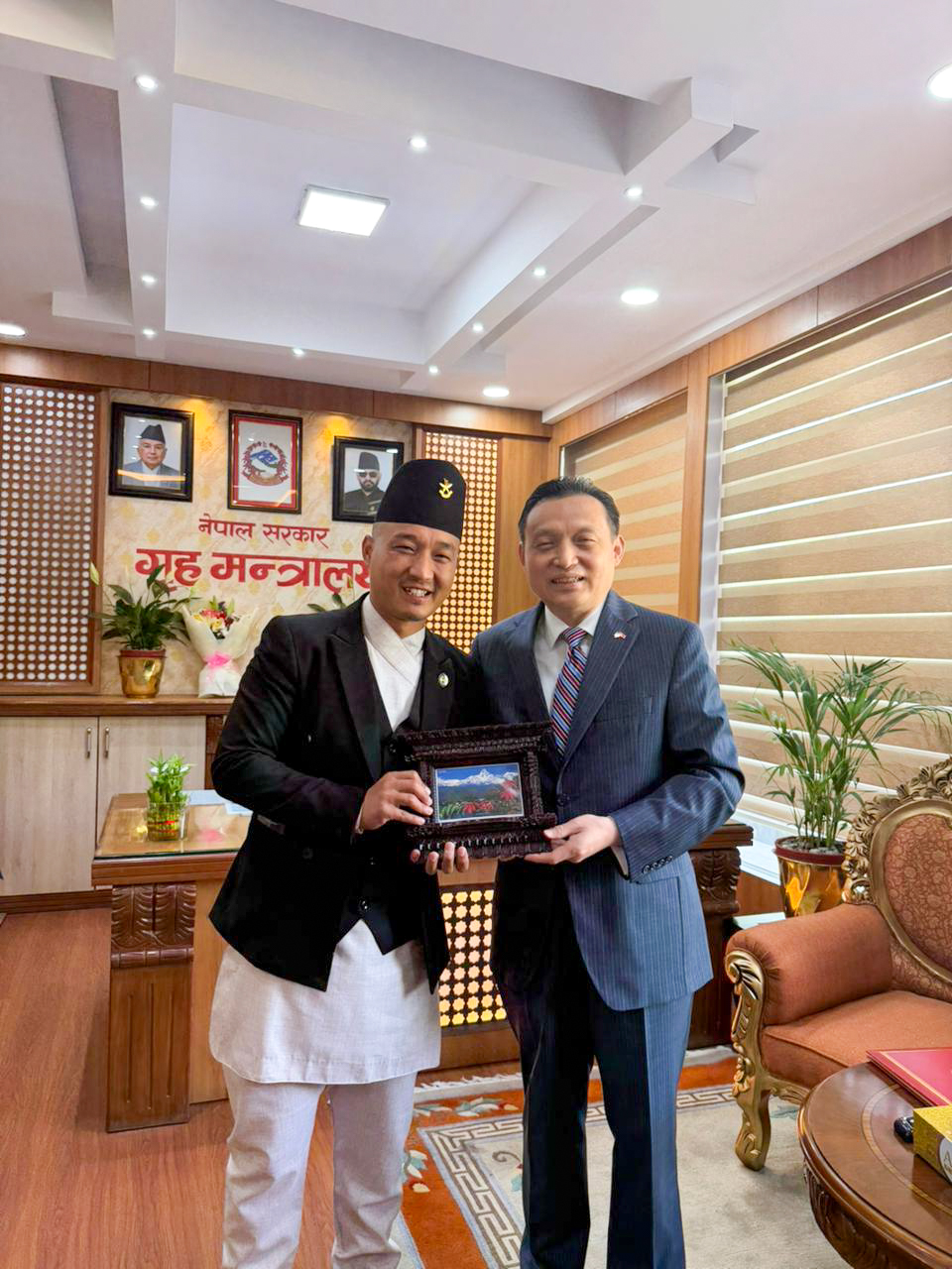 गृहमन्त्री गुरुङ र राजदूत माओमिङबीच शिष्टाचार भेट, नेपाल–चीन सम्बन्ध सुदृढ बनाउनेमा जोड