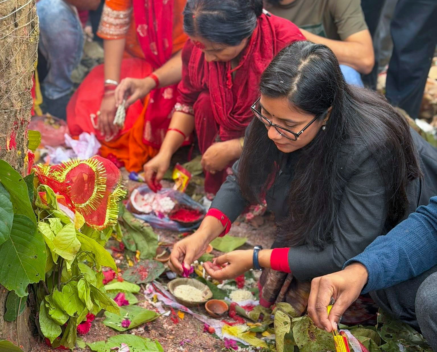 मन्त्री गौतमद्वारा चितवन राष्ट्रिय निकुञ्जस्थित विक्रम बाबा स्थलमा पूजा, प्रकृति संरक्षणमा जोड मन्त्री गौतमद्वारा चितवन राष्ट्रिय निकुञ्जस्थित विक्रम बाबा स्थलमा पूजा, प्रकृति संरक्षणमा जोड