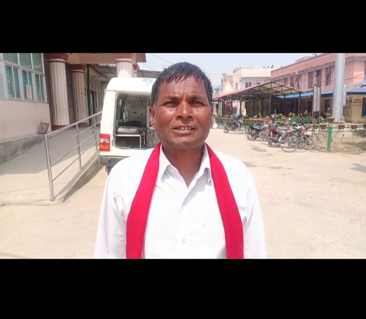 सिराहा नगरपालिकामा विवाद : मेयर डा.यादवमाथि कर्मचारी कुटेको आरोप