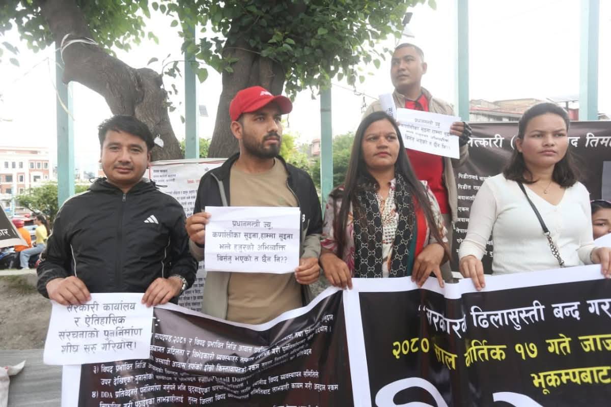 पुनर्निर्माणमा ढिलाइ भएको भन्दै जाजरकोटका भूकम्पपीडित सडकमा