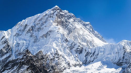 सगरमाथामा बर्फको ढिस्को खस्दा भारतीय पर्वतारोही र शेर्पा गाइड घाइते
