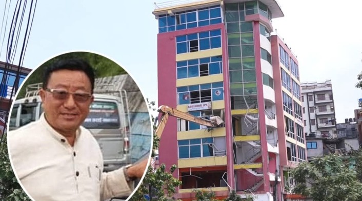 साततले घरमा डोजर चल्दा हतियार र बर्दी फेला; घरधनी चाम्लिङ पक्राउ