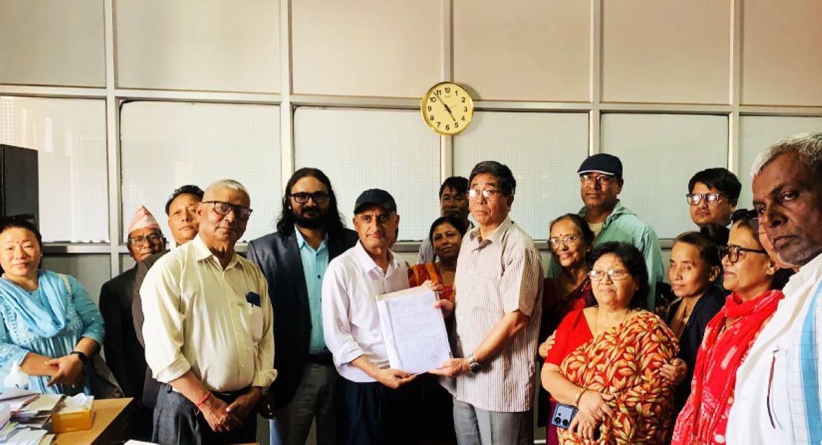 समाजवादी पार्टी’ दर्ताका लागि अशोक राई समुहले दियो आयोगमा निवेदन समाजवादी पार्टी’ दर्ताका लागि अशोक राई समुहले दियो आयोगमा निवेदन