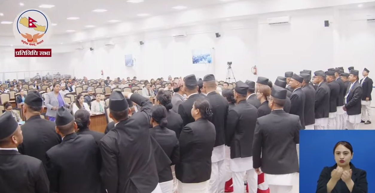 मन्त्रीको जवाफप्रति असन्तुष्टि जनाउँदै श्रम संस्कृति पार्टीद्वारा वेल घेराउ मन्त्रीको जवाफप्रति असन्तुष्टि जनाउँदै श्रम संस्कृति पार्टीद्वारा वेल घेराउ