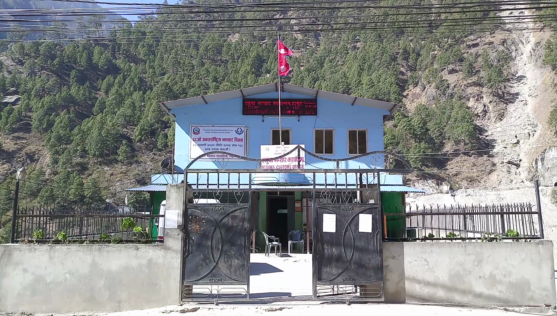 रसुवामा ९ महिनामा साढे ३ करोडका अवैध सामान बरामद