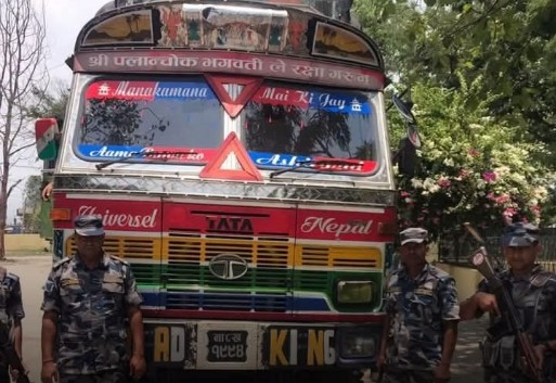 सशस्त्र प्रहरीले २ सय क्विन्टल बढी तरबुजाको बिउ सहित ट्रक बरामद 