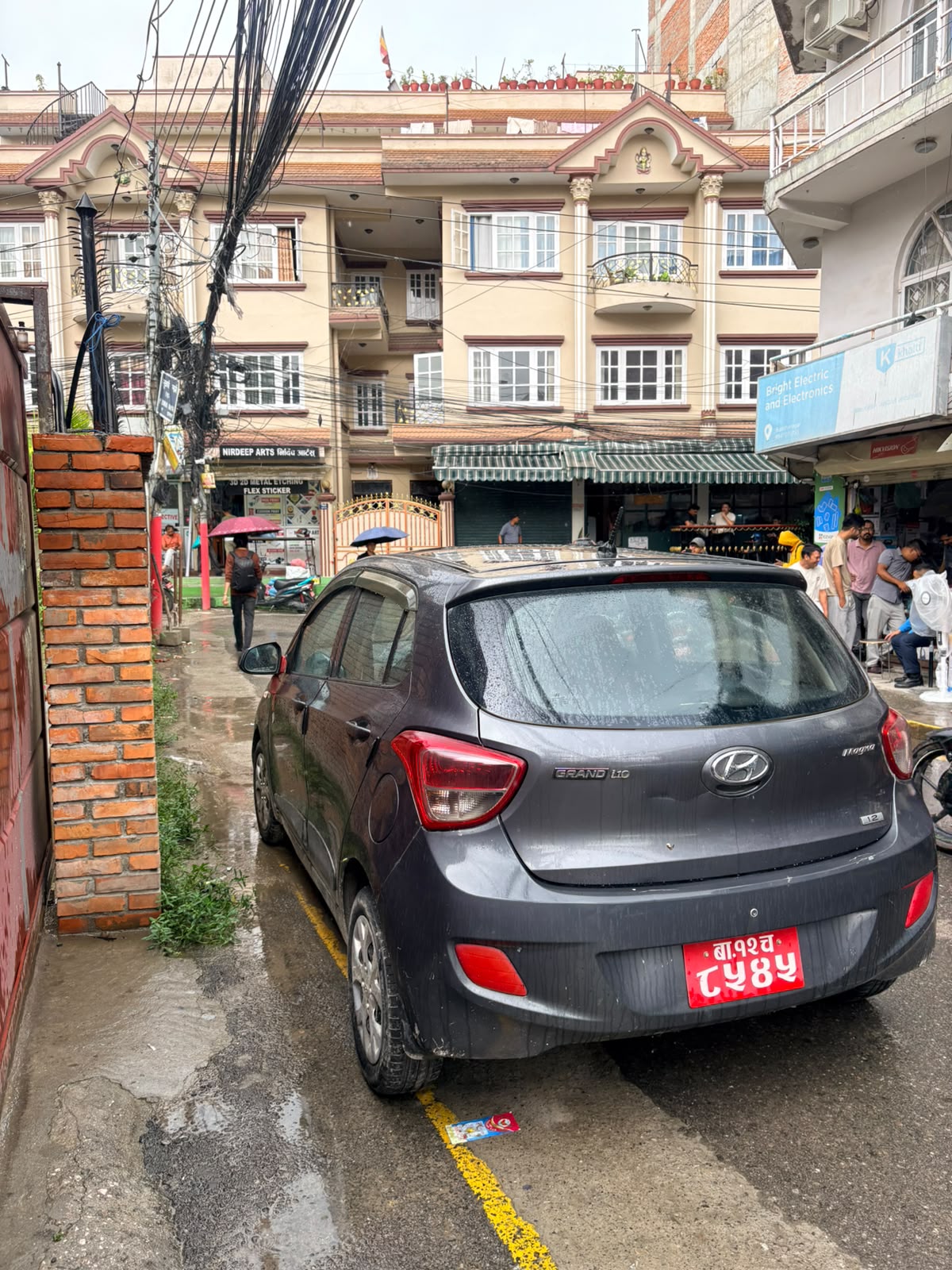 मिडिया कार्यालयअगाडि शंकास्पद गाडी पार्किङ