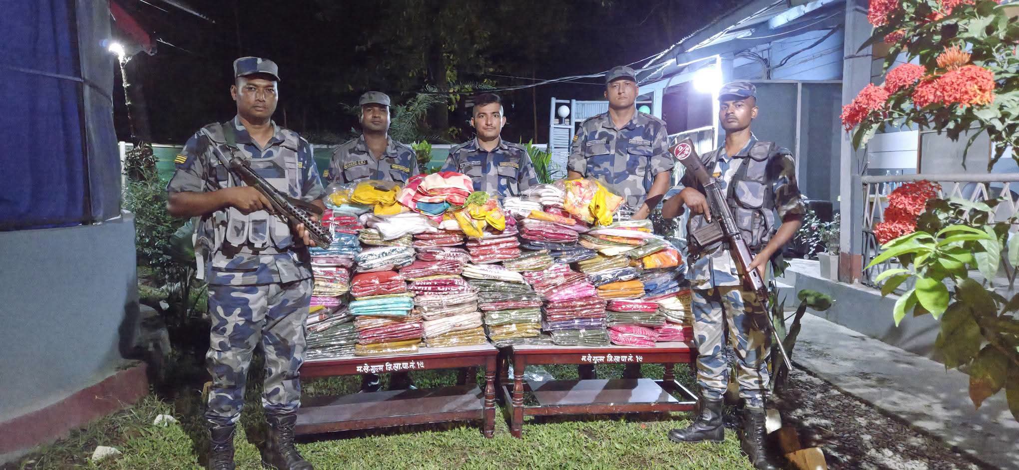 पाँच लाख बराबरका अवैध लत्ताकपडा बरामद पाँच लाख बराबरका अवैध लत्ताकपडा बरामद
