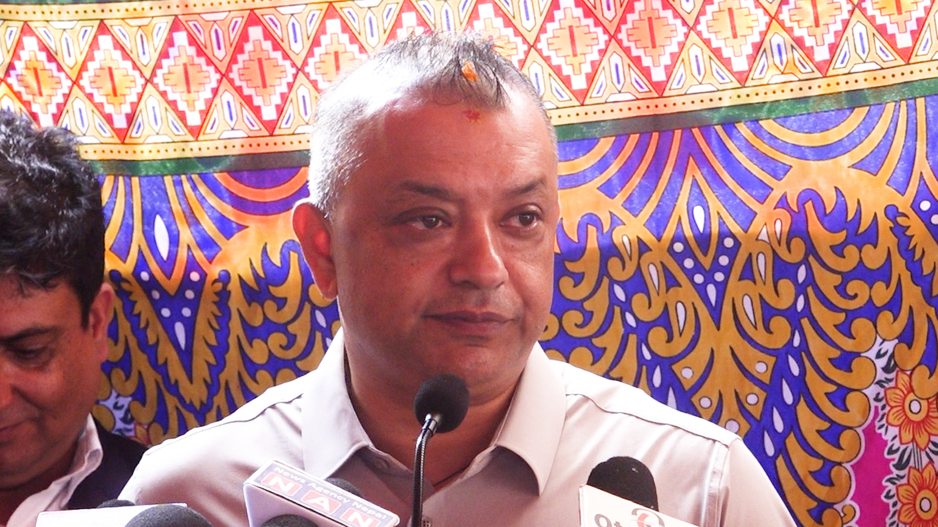 उद्धारमा विदेशी विज्ञ बोलाउन सरकार नहिचकिचाओस् : गगन थापा उद्धारमा विदेशी विज्ञ बोलाउन सरकार नहिचकिचाओस् : गगन थापा