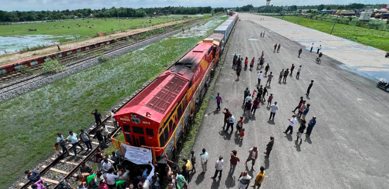भारतको कोलकाताबाट पहिलोपटक सिधै विराटनगर आइपुग्यो मालवाहक रेल भारतको कोलकाताबाट पहिलोपटक सिधै विराटनगर आइपुग्यो मालवाहक रेल