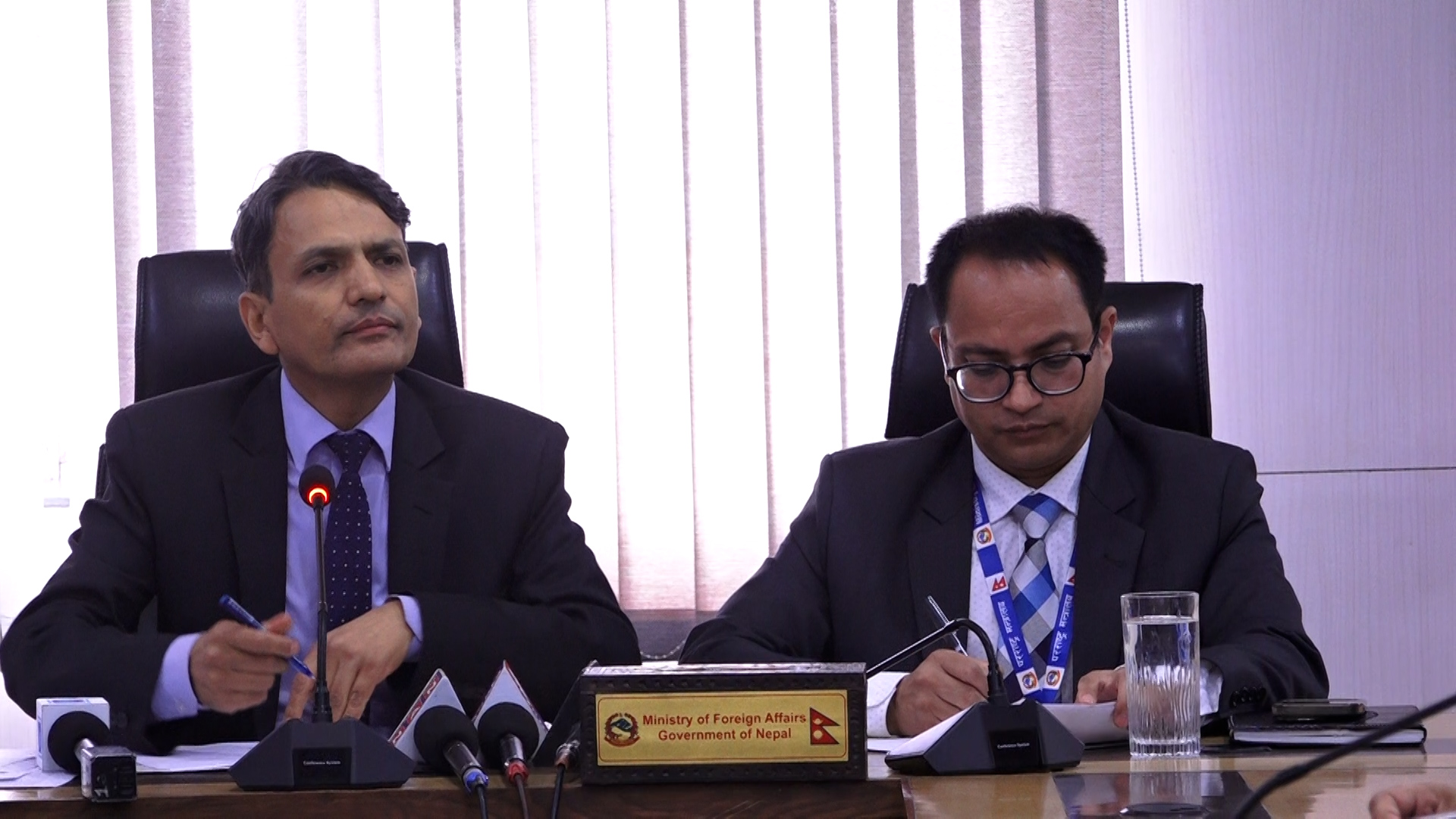 परराष्ट्र मन्त्रालयको नियमित प्रेस ब्रिफिङ: राहदानी सुधारदेखि अन्तर्राष्ट्रिय सहकार्यसम्मका १० विषय सार्वजनिक परराष्ट्र मन्त्रालयको नियमित प्रेस ब्रिफिङ: राहदानी सुधारदेखि अन्तर्राष्ट्रिय सहकार्यसम्मका १० विषय सार्वजनिक