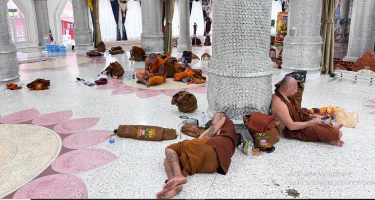 ११ वर्षीय बालकले चलाएको पिकअप भिक्षुहरूको समूहमा ठोक्किँदा ८ जनाको मृत्यु ११ वर्षीय बालकले चलाएको पिकअप भिक्षुहरूको समूहमा ठोक्किँदा ८ जनाको मृत्यु