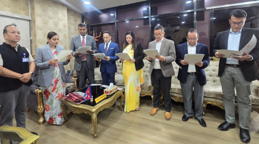 ६ स्वास्थ्य प्रतिष्ठानले पाए नयाँ नेतृत्व, उपकुलपतिले लिए शपथ ६ स्वास्थ्य प्रतिष्ठानले पाए नयाँ नेतृत्व, उपकुलपतिले लिए शपथ