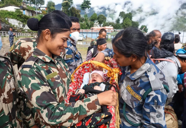 स्याफ्रुवेंशीबाट दुई महिनाको शिशुसहित परिवारको उद्धार, काठमाडौं ल्याइयो