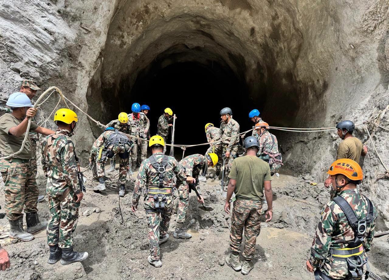 उद्धार तथा खोजीमा भारतीय टोलीको साथ, विद्युत् आपूर्ति पुनःस्थापना प्राथमिकतामा उद्धार तथा खोजीमा भारतीय टोलीको साथ, विद्युत् आपूर्ति पुनःस्थापना प्राथमिकतामा