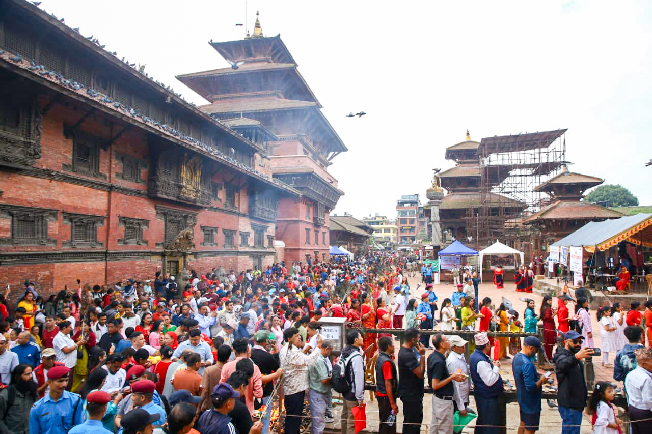 ‘श्रीकृष्ण जन्माष्टमी’ पाटनस्थित कृष्ण मन्दिरमा भक्तजनको भीड (तस्बिरहरु) ‘श्रीकृष्ण जन्माष्टमी’ पाटनस्थित कृष्ण मन्दिरमा भक्तजनको भीड (तस्बिरहरु)